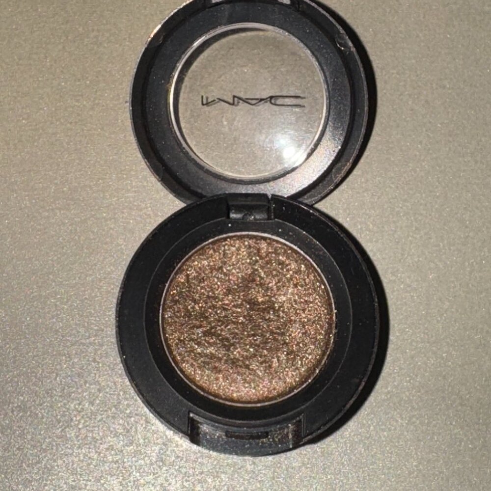 MAC Tempting Eyeshadow